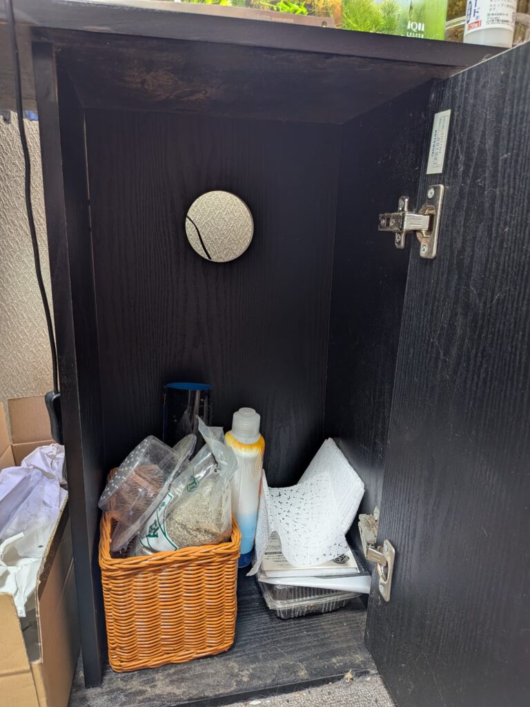 キャビネット型の水槽台