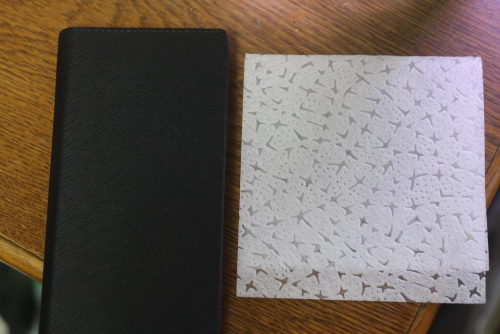 コケ取りペーパーとスマホ